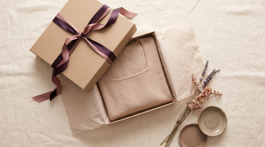 Débardeur beige dans un coffret cadeau élégant, idée cadeau confort pour une femme de 60 ans